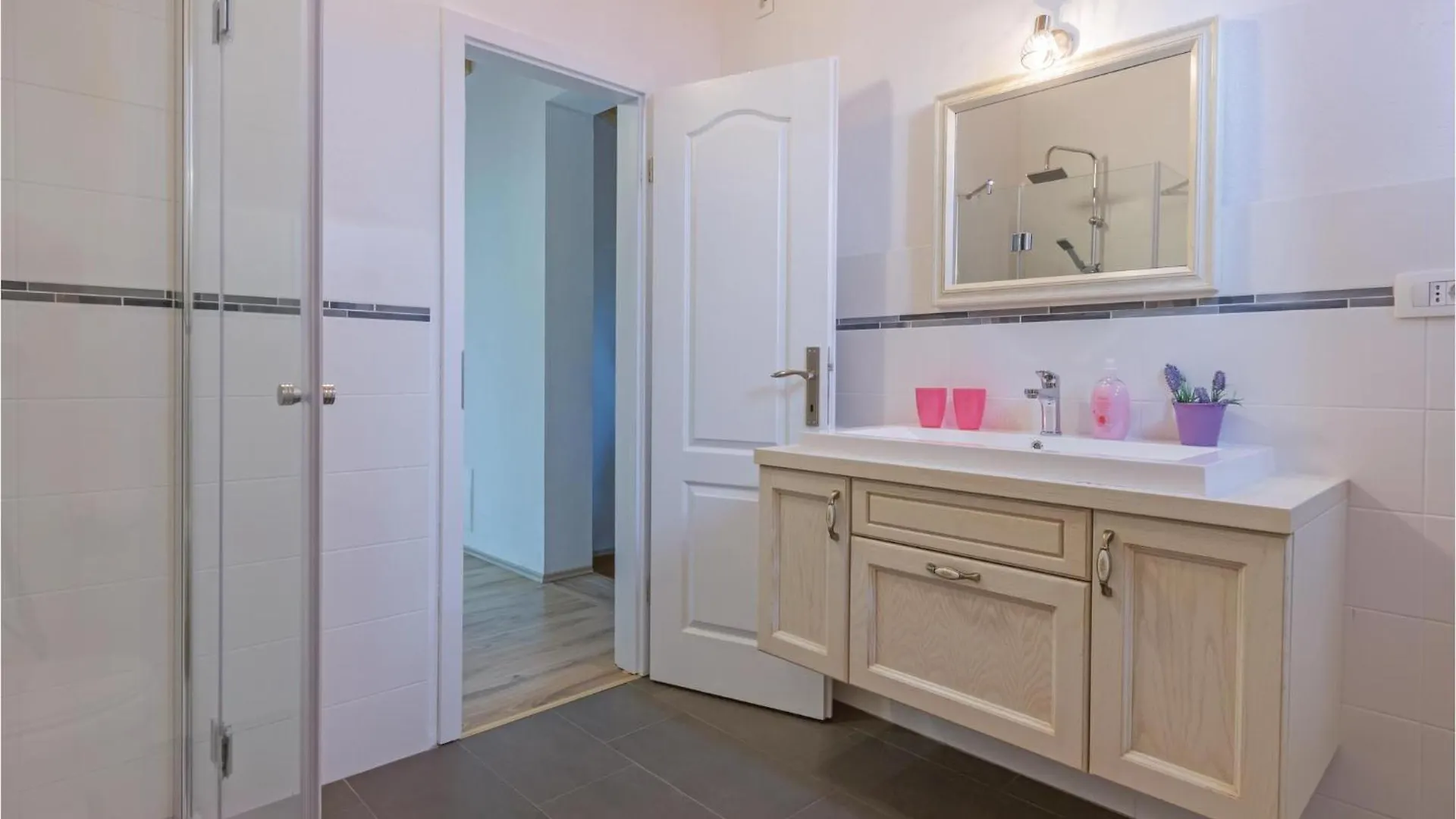 Gorgeous Home In Peruski With Wifi