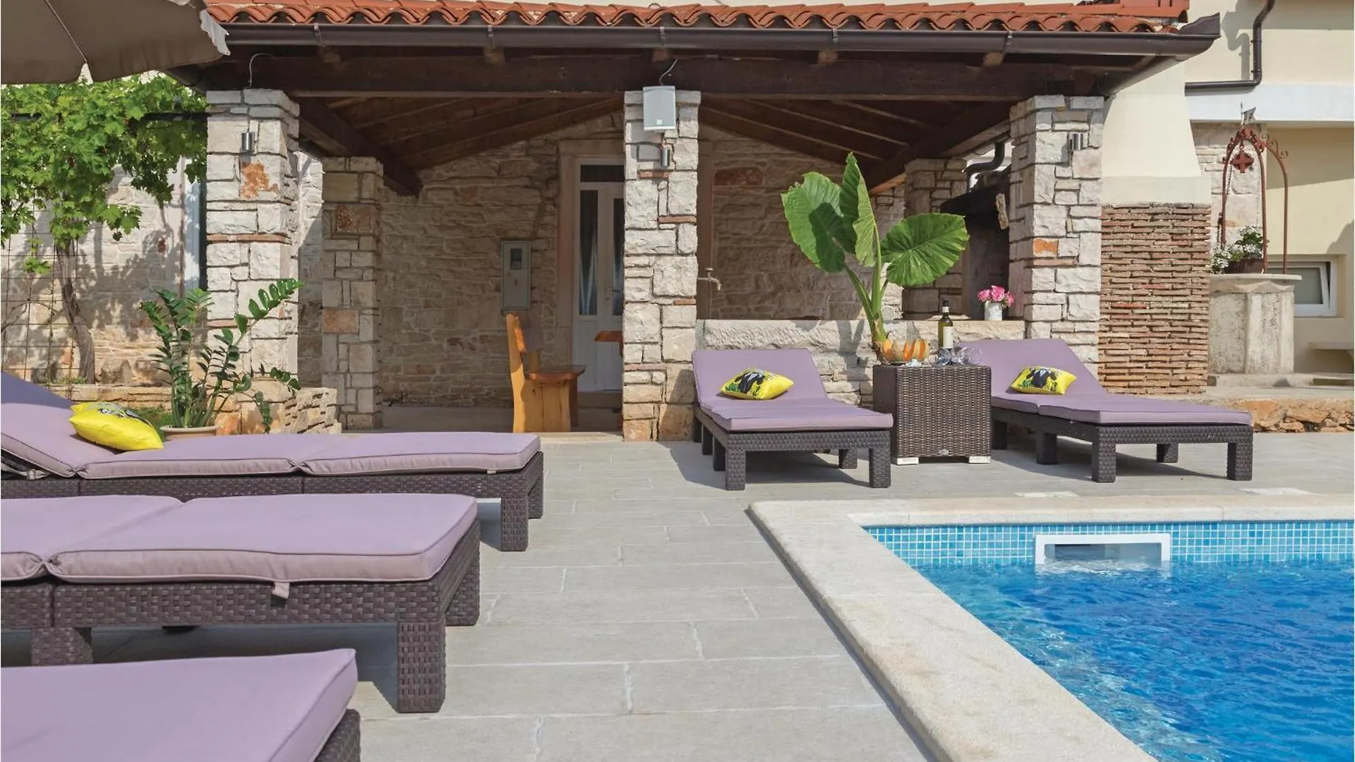 Gorgeous Home In Peruski With Wifi