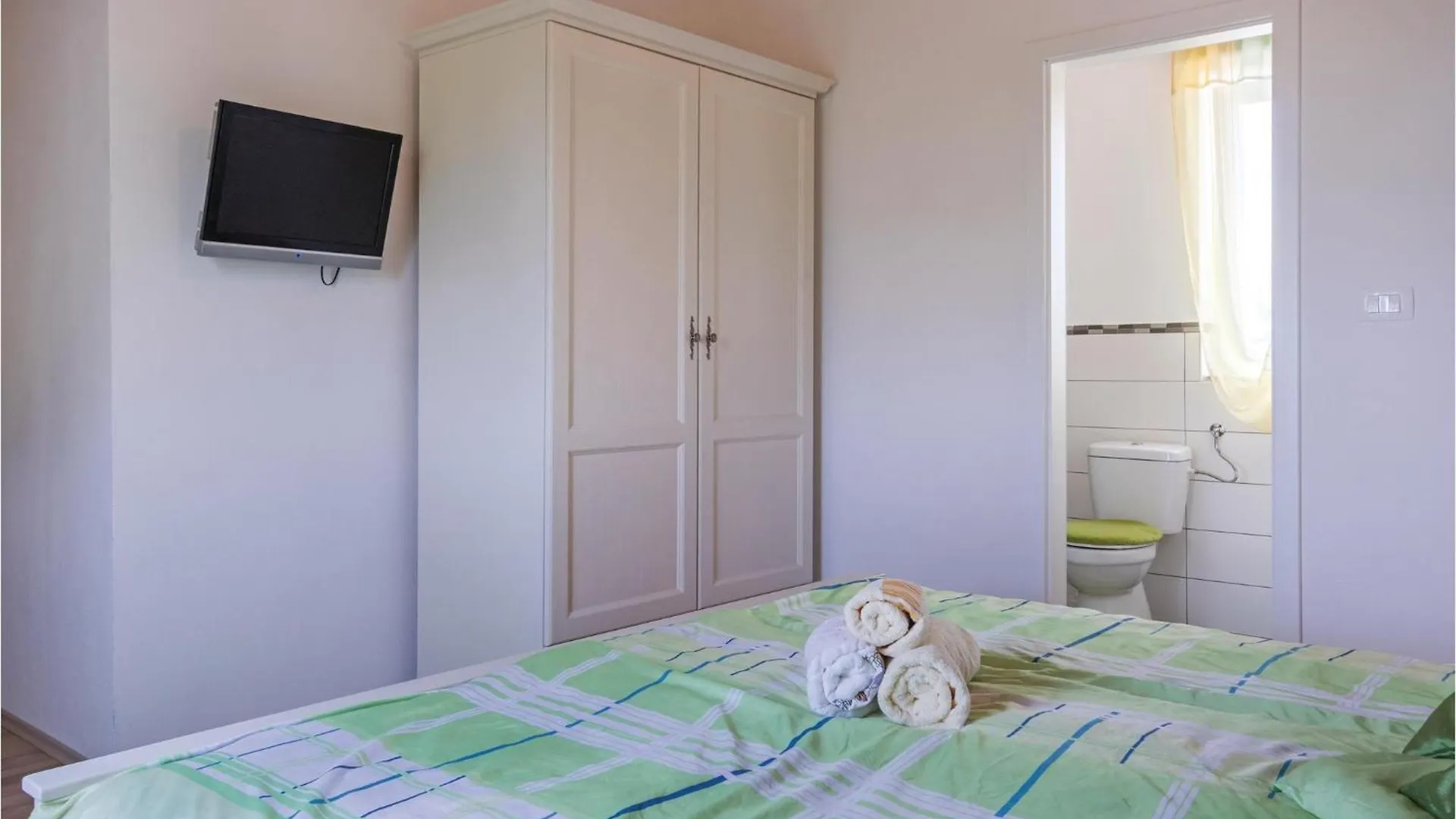 Дом отдыха Gorgeous Home In Peruski With Wifi