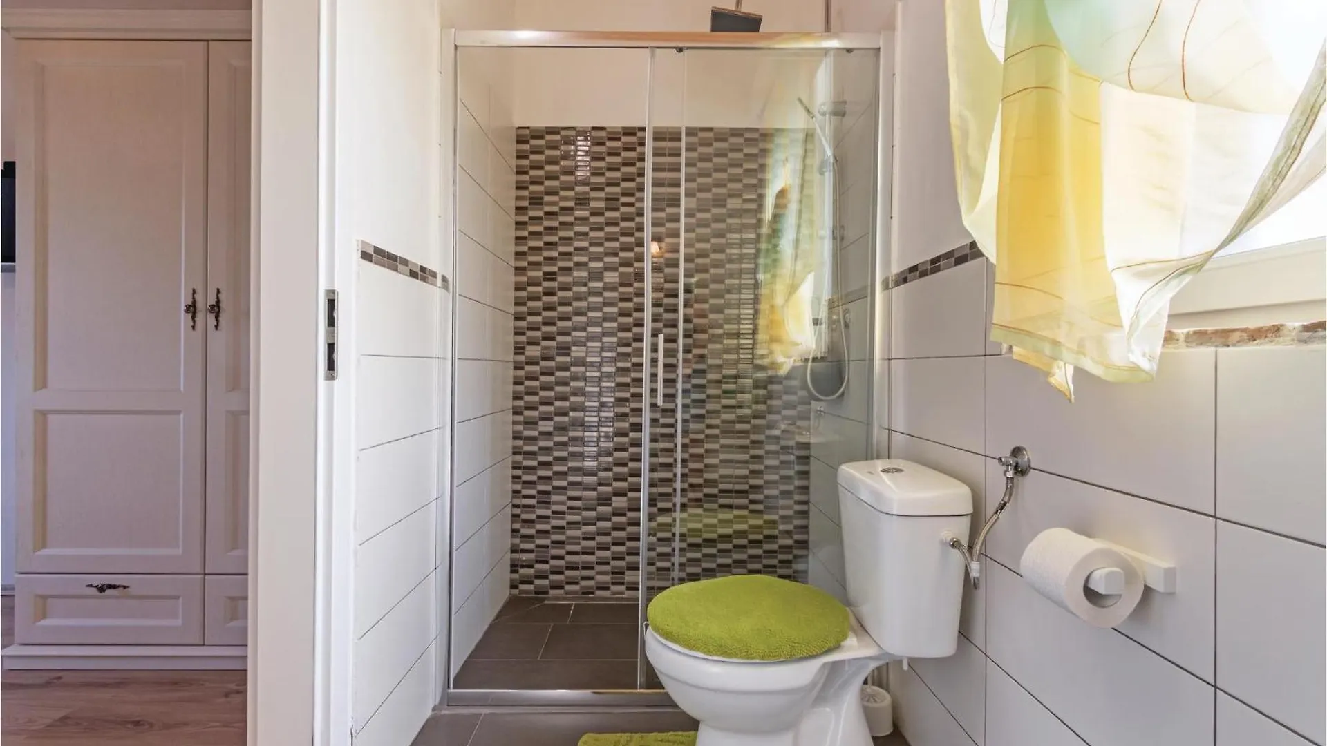 Gorgeous Home In Peruski With Wifi 0*,  Хорватия