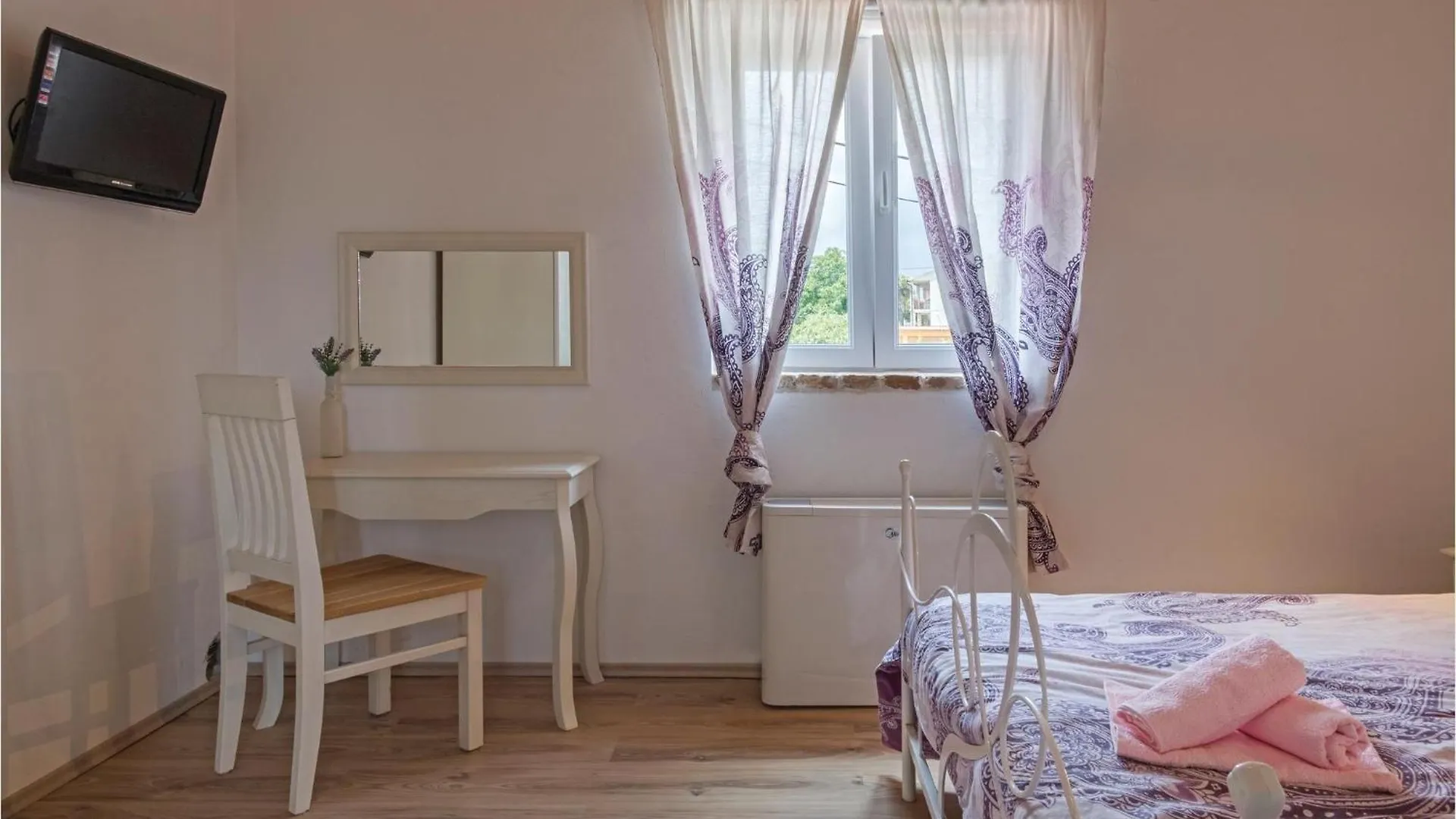 Gorgeous Home In Peruski With Wifi Дом отдыха