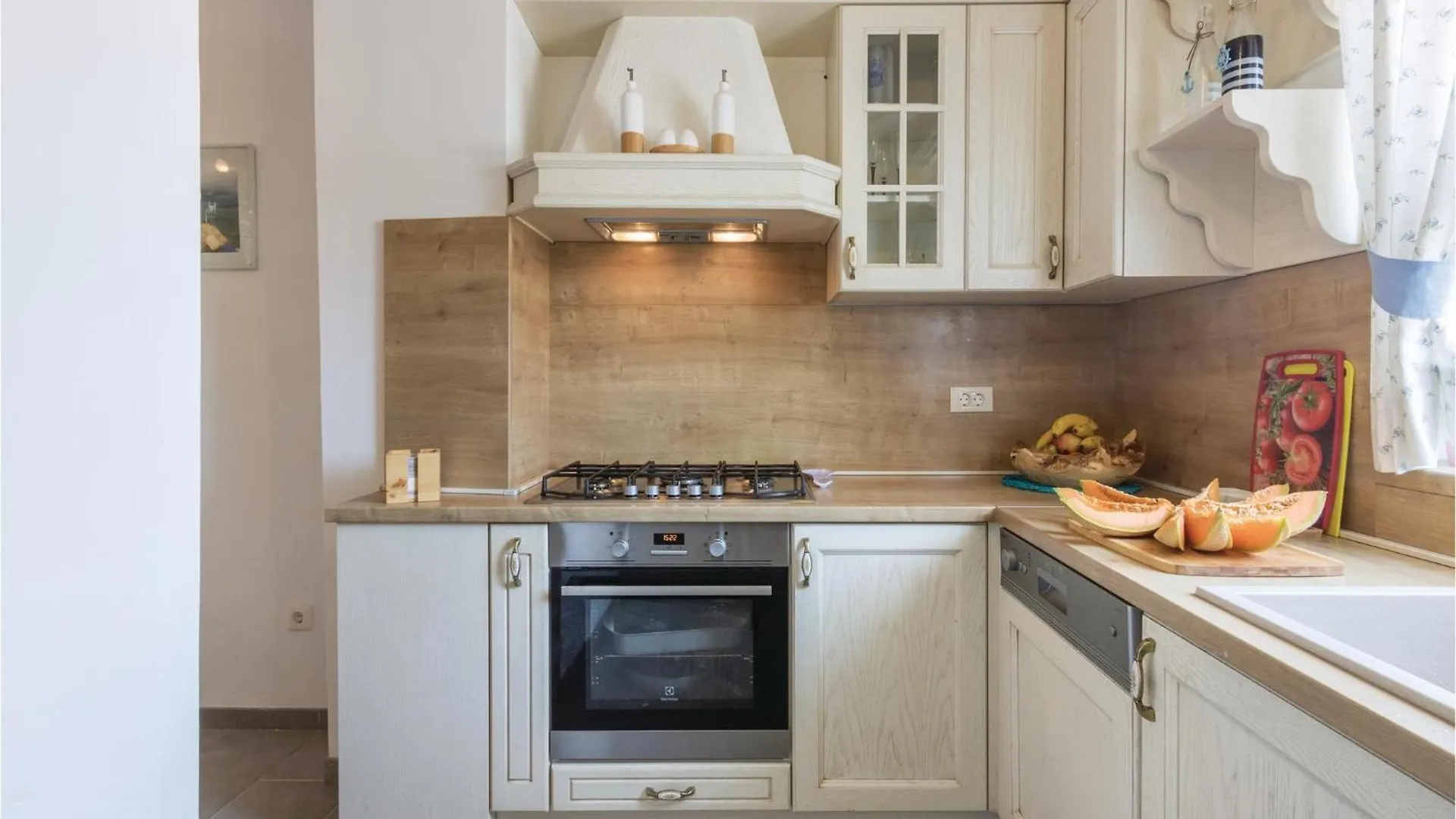 Gorgeous Home In Peruski With Wifi 0*,  Хорватия